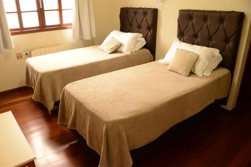 Postel nebo postele na pokoji v ubytování Altos da Serra Hotel