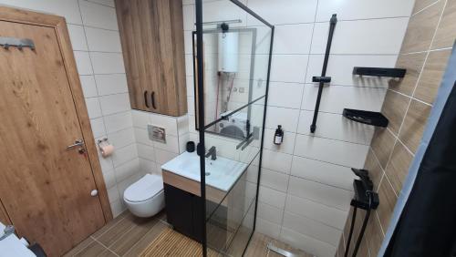 Bilik mandi di Sunny Mountain Apartments - Kopaonik, Serbia, Hotel Sunčana planina
