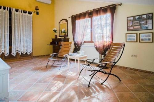 Ruang duduk di Villa el Pino: with Private Pool