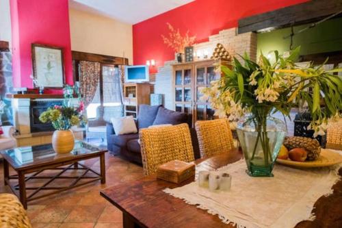 Ruang duduk di Villa el Pino: with Private Pool