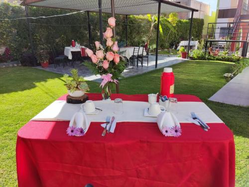 a red and white table with a red and white table cloth at Casa Baraquel in Arequipa