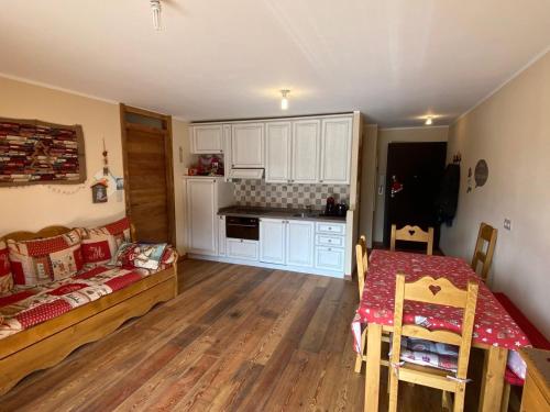 Fotografia z galérie ubytovania Appartement 6 pers - Terrasse - Parking - Animaux acceptés - FR-1-445-184 v destinácii Montgenèvre