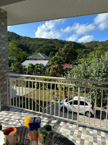 Un balcón o terraza de Coco De Mer Villa