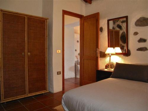 Giường trong phòng chung tại Casa Rural El Tabaibal