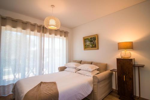 188 Apartments - Estrelícia - pool and balcony