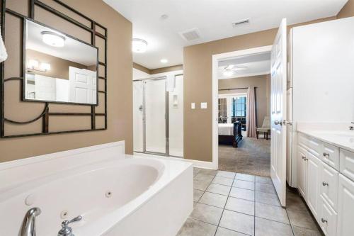 Ένα μπάνιο στο Phoenix West - 2207 - High-end Luxury Beachfront
