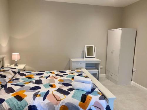 Letto o letti in una camera di Erne Getaway No.8 Brand new 1 bed apartment