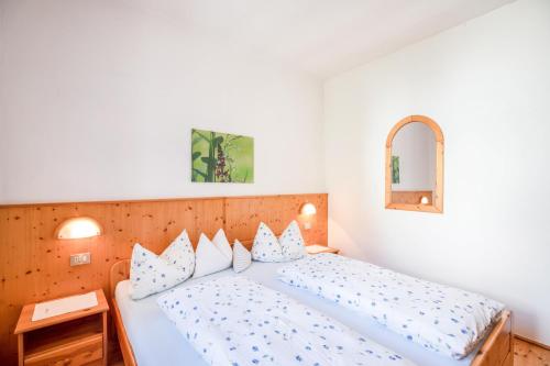 Postel nebo postele na pokoji v ubytování Pausahof - Apartment Abendsonne