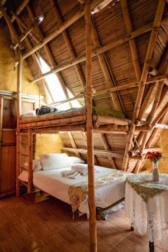 a bed in a room with a wooden ceiling at Chalet Ecoturismo La Nohelia in Jericó