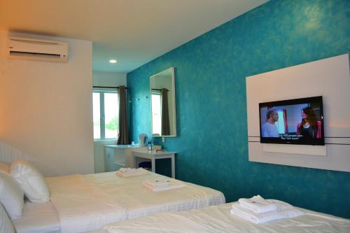 Μια τηλεόραση ή/και κέντρο ψυχαγωγίας στο Yew Boutique Hotel