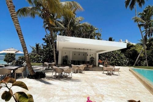 Kolam renang di atau dekat dengan Aquarella Beachfront 2BR Sunset Juan Dolio