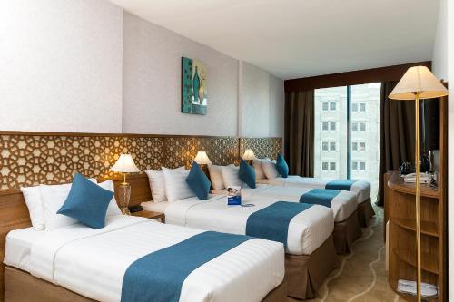 Postel nebo postele na pokoji v ubytování Sunrise Ajyad Hotel