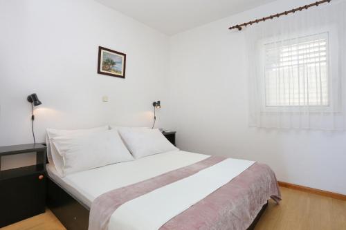 Apartments by the sea Rastici, Ciovo - 11723