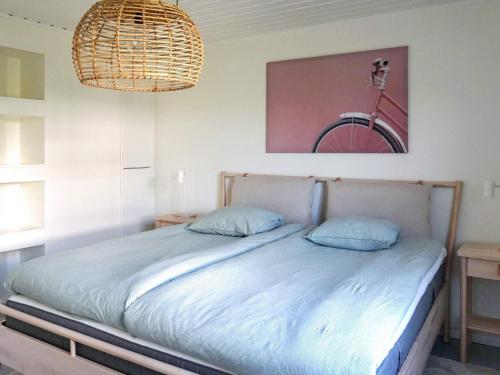 Кровать или кровати в номере Holiday home SÖLVESBORG XVI