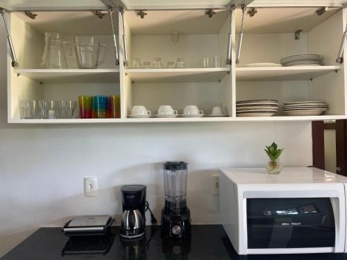 a kitchen with a counter with a blender on a shelf at Casa Asa Delta - Pipa Natureza in Pipa