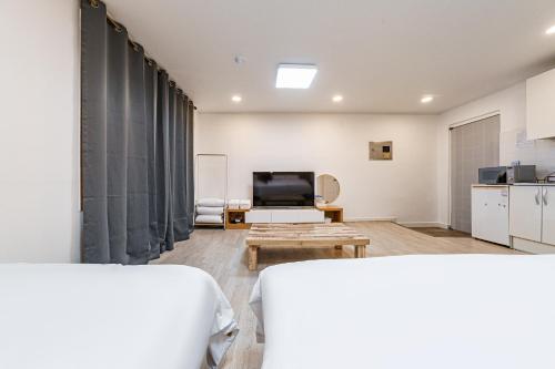 a living room with a couch and a tv at Seorak HOT Spring Mammoth Resotel in Sokcho