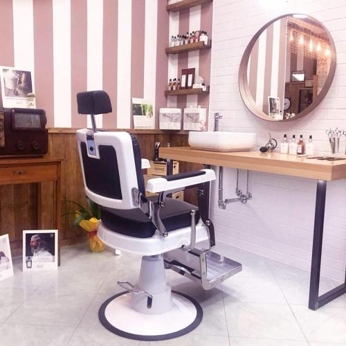 a barber chair in a bathroom with a mirror at Zanzibar - Charming Rooms and Apartments in Avola