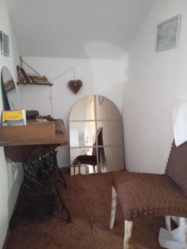 a room with a desk and a chair and a mirror at Privatni smještaj Kurtalija in Jajce