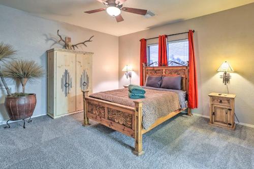 Postel nebo postele na pokoji v ubytování Pet-Friendly Surprise Abode with Pool and Grill!