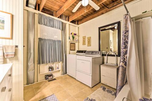 Foto sihtkohas Douglas asuva majutusasutuse Douglas Whispering Winds Cottage with Beach! galeriist