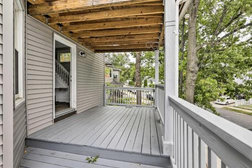 Μπαλκόνι ή βεράντα στο Bright Springfield Apartment with 2 Balconies!