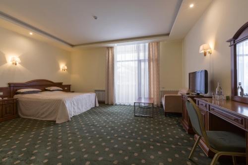  Armenia Hotel -  Room  picture :   Shower    Bath    Safety deposit box                           