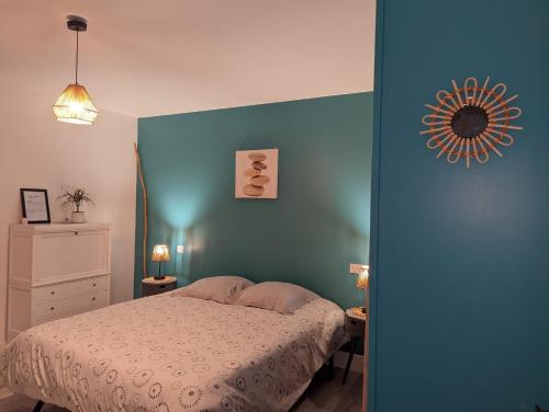 Postel nebo postele na pokoji v ubytování Landes Conviviales, CHAMBRES chez l'habitante, Laëtitia !