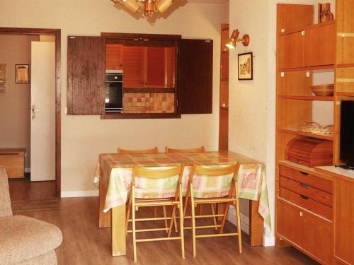 Appartement 2P 6 pers avec balcon, accès direct pistes - FR-1-322-362