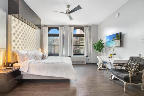a bedroom with a bed and a desk and a ceiling fan at Good Hotels Downtown Denver in Denver