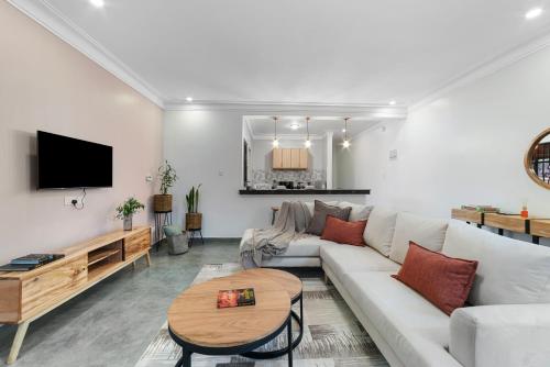 Televisyen dan/atau pusat hiburan di Polo Apartments