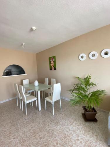 Lovely 1 bedroom apartment with sea views and pool