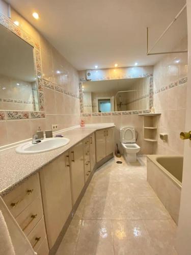 Lovely 1 bedroom apartment with sea views and pool