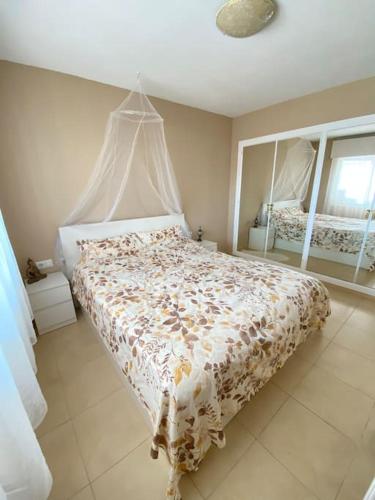 Lovely 1 bedroom apartment with sea views and pool