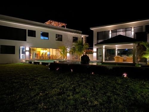Κήπος έξω από το Green Creek Villa