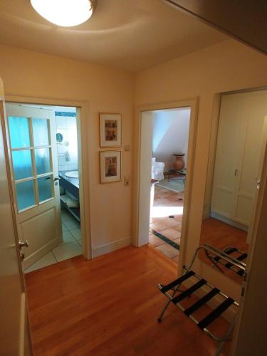 a room with a hallway with a mirror and a treadmill at Wein- und Landhaus S A Prüm in Bernkastel-Kues