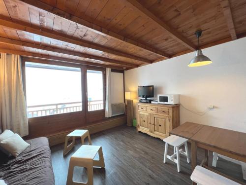 Appartement 6 places, superbe vue face à la montagne, 50m des pistes