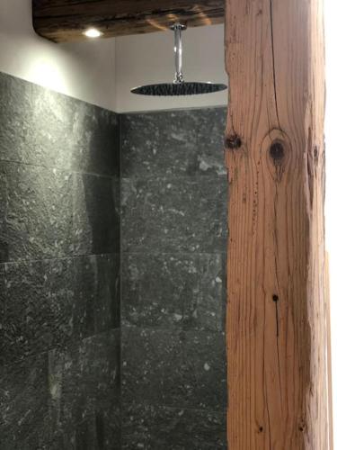Imagen de la galería de Wohnung gemütlich mit Stil „la tgea cotschna“, en Pignieu