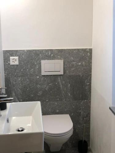 Imagen de la galería de Wohnung gemütlich mit Stil „la tgea cotschna“, en Pignieu