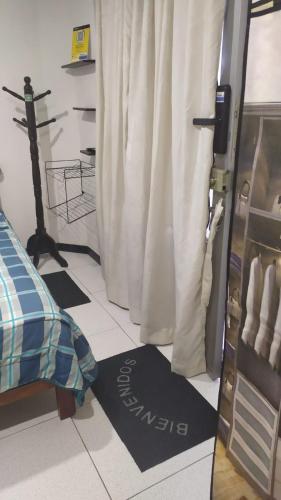a room with a bed and a window and a floor at Apartamento-Habitación Palonegro Manizales in Manizales