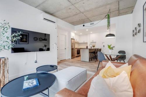 a living room with a couch and a table at Initial / New Yorker / Centre-ville de Québec in Quebec City