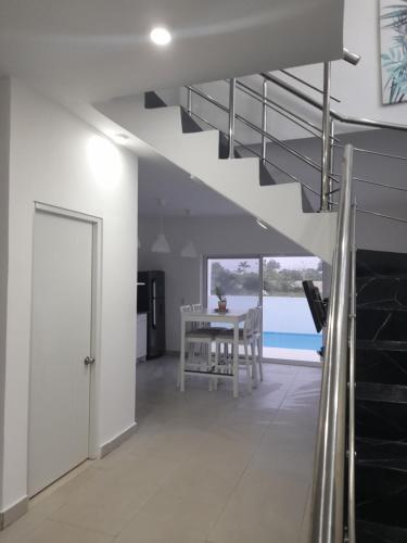 BEACHFRONT HOUSE – Photos 5