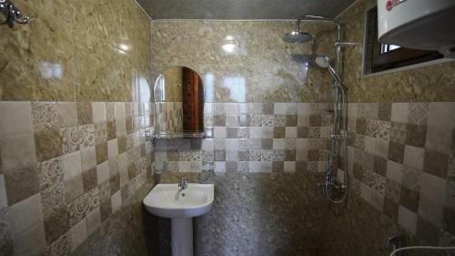 a bathroom with a sink and a shower at House in the clouds&სახლი ღრუბლებში in Kʼveda Chʼkhutunetʼi