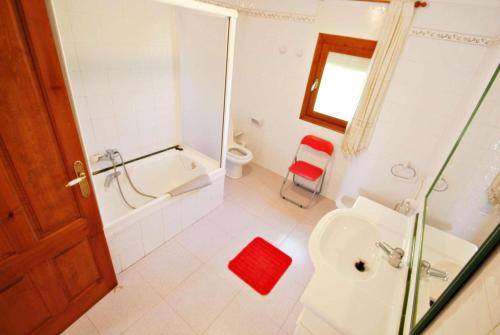 モライラにあるPalaciosのバスルーム(シャワー、トイレ、シンク付)