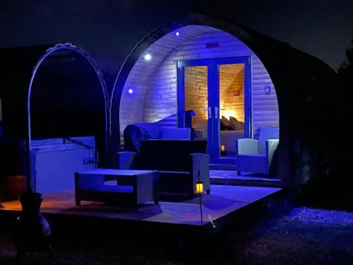 Little Meadow Pods with Hot Tub photo 1