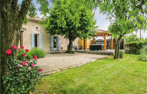 Κήπος έξω από το Lovely Home In St Aubin De Cadelech