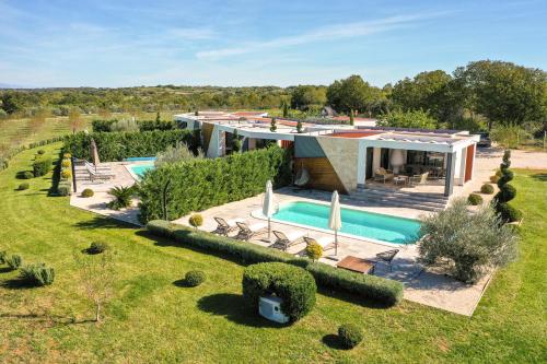 Bazén v ubytovaní Villas Terraneo alebo v jeho blízkosti