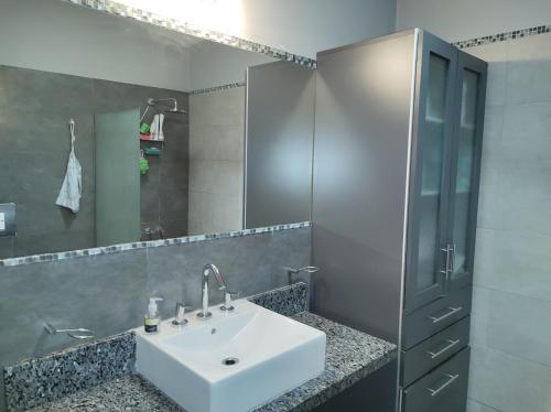 Ένα μπάνιο στο Casa ubicación privilegiada