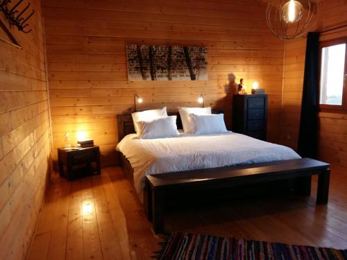 Postel nebo postele na pokoji v ubytování Ecolodge Bellevue ALBI
