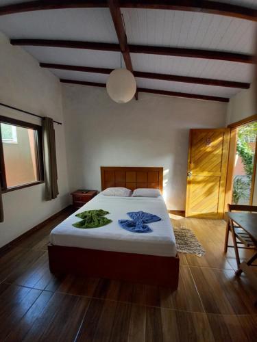 a bedroom with a large bed in a room at SUÍTES ITABERABA BOIÇUCANGA in Boicucanga