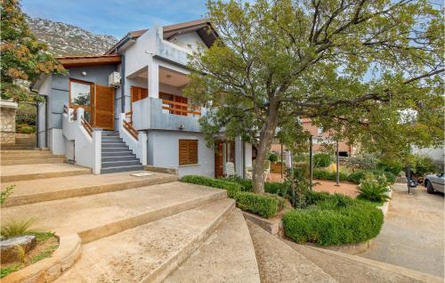 Stunning Apartment In Karlobag